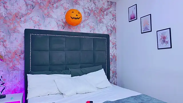 Snapshot of Angelique_Angell chatting on October 15, 8:11 pm Angelique Angell online show from October 15, 8:11 pm