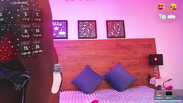 Snapshot of AlexandraCambell chatting on September 20, 9:13 pm AlexandraCambell online show from September 20, 9:13 pm