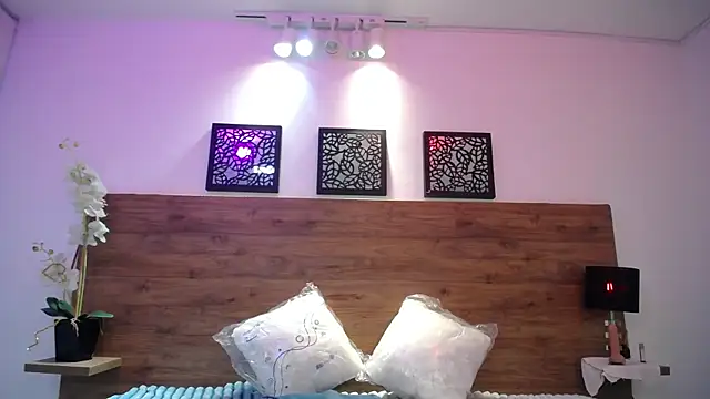Snapshot of AlexandraCambell chatting on October 1, 7:52 pm AlexandraCambell online show from October 1, 7:52 pm