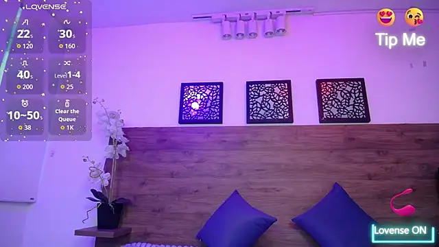 Snapshot of AlexandraCambell chatting on September 8, 7:46 pm AlexandraCambell online show from September 8, 7:46 pm