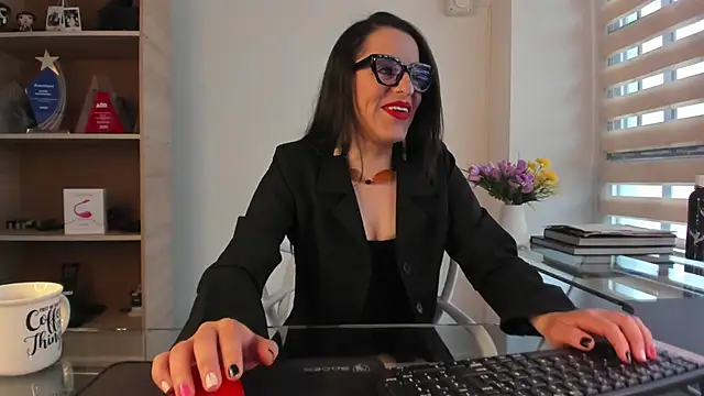 IsisNoir online show from April 24, 12:52 pm