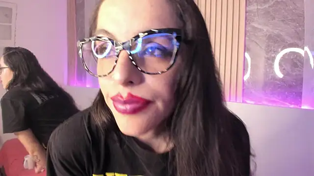 IsisNoir online show from September 10, 7:58 pm