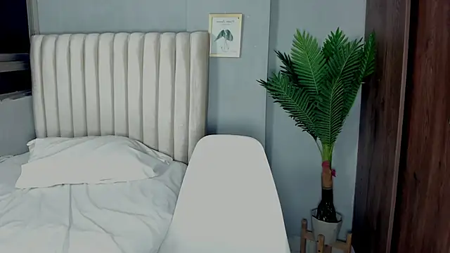 khate smith online show from April 23, 4:20 pm