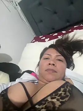 hiilarybrown online show from April 27, 11:57 pm