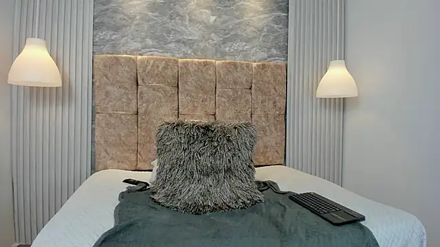 leilapons online show from September 12, 8:16 pm