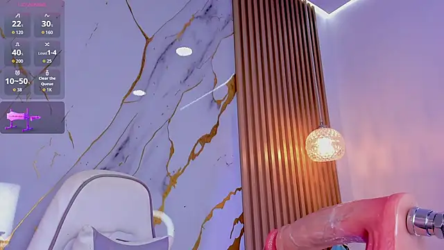 alissaowens  online show from April 26, 1:42 pm