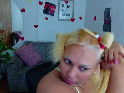 laleska montenegro online show from February 12, 7:10 am