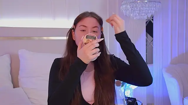 MeganStrain online show from March 1, 3:28 am