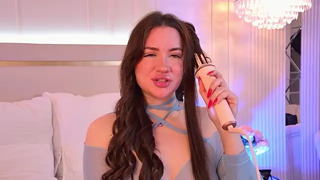 MeganStrain online show from March 6, 3:45 am