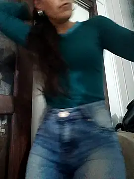 cicinha3657 online show from June 3, 4:13 am