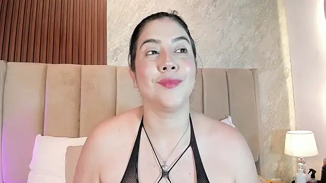  Cris Spicy  online show from April 20, 7:06 pm