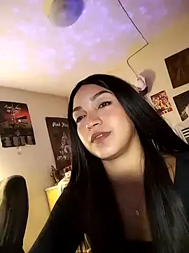 FallsForHerSmile online show from April 20, 4:59 am