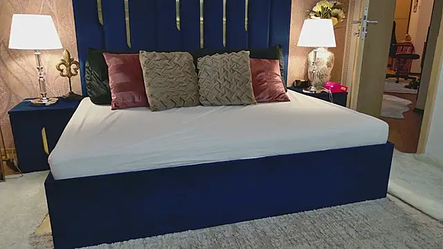 ReynadelRey online show from April 27, 1:41 pm