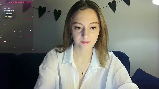 white liillyy online show from February 12, 8:32 pm