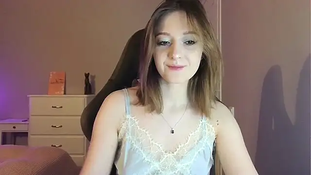 white liillyy online show from April 25, 8:50 pm