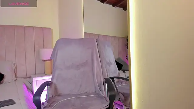 Mia mtnz02 online show from October 10, 1:32 am