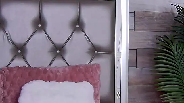 LunaHart online show from April 23, 5:15 am