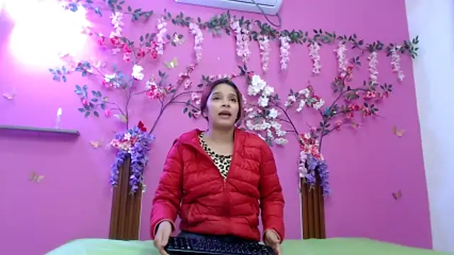 skinnybarbie022 online show from April 23, 12:41 am