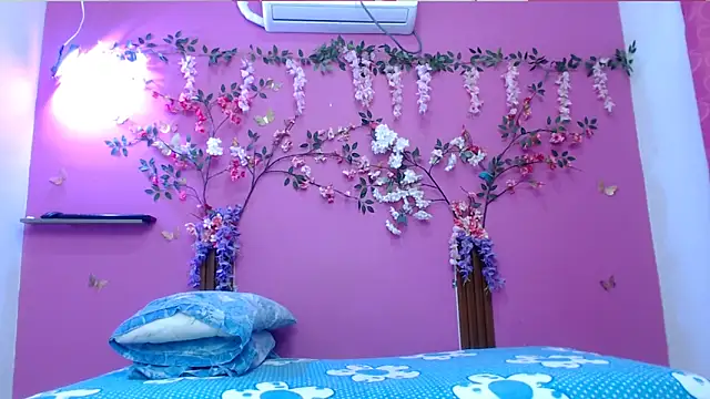 skinnybarbie022 online show from February 28, 3:50 am