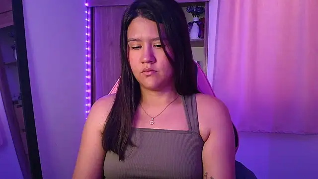 Oliviawatson1 online show from March 21, 12:32 pm