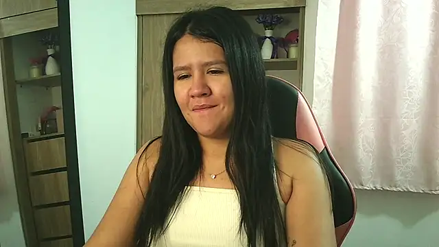 Oliviawatson1 online show from November 19, 12:49 pm