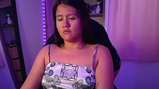 Oliviawatson1 online show from April 19, 7:38 pm