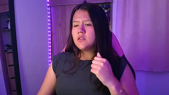 Oliviawatson1 online show from April 25, 12:41 pm