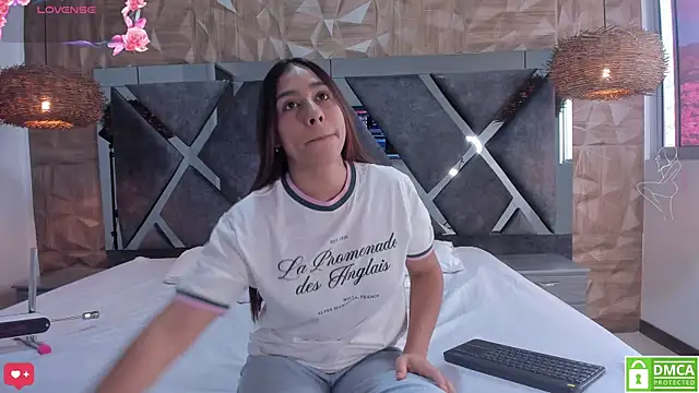 Selene  Lopez  online show from April 23, 7:49 pm