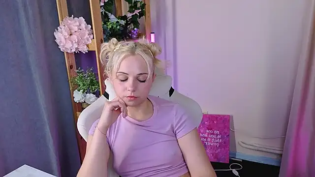 Charlotte Colinss online show from September 12, 8:23 am