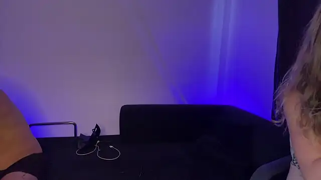 andyzuzka online show from June 27, 9:32 pm