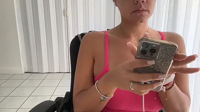 Snapshot of prettyykitty22 chatting on October 13, 5:04 pm prettyykitty22 online show from October 13, 5:04 pm