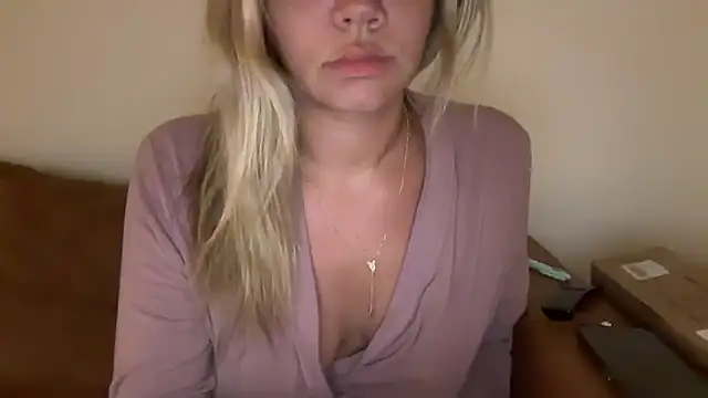 Snapshot of prettyykitty22 chatting on September 21, 8:35 am prettyykitty22 online show from September 21, 8:35 am