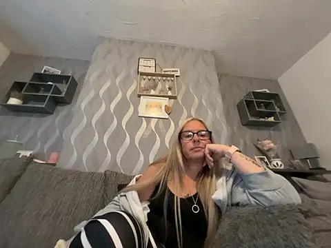 Anastasia-BlondeXX online show from June 17, 10:49 am