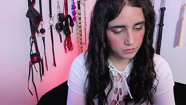 elowen halley1 online show from April 25, 7:33 pm