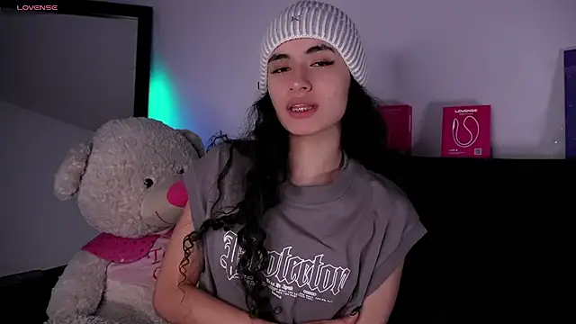 Alynn Bri  online show from July 3, 3:23 am