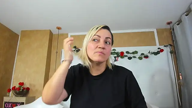 Heidy milf online show from April 18, 8:09 pm