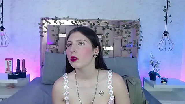 Snapshot of ScarlettRox chatting on September 17, 11:30 am ScarlettRox online show from September 17, 11:30 am