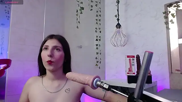 Snapshot of ScarlettRox chatting on October 10, 11:48 am ScarlettRox online show from October 10, 11:48 am