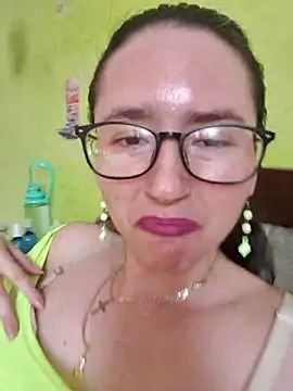 Snapshot of Linda_Hot13 chatting on October 16, 7:49 pm Linda Hot13 online show from October 16, 7:49 pm