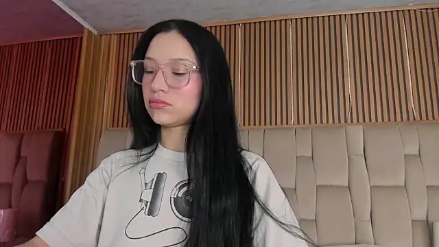 Sophie Calloway online show from April 23, 1:35 pm