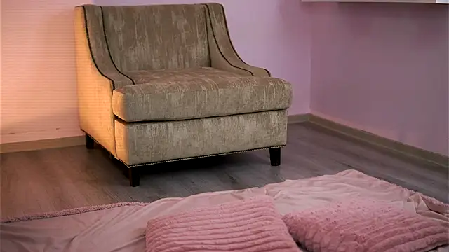 EvieMathis online show from December 3, 1:13 pm