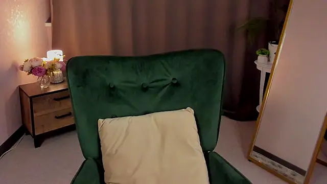 cute luucy online show from February 2, 3:27 am