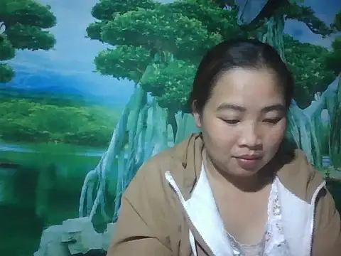 PhamPhung online show from October 8, 1:37 pm