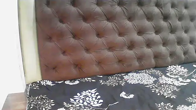 Snapshot of elize__ chatting on October 11, 4:06 am elize   online show from October 11, 4:06 am