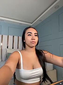 julieta rosee online show from April 28, 9:51 pm