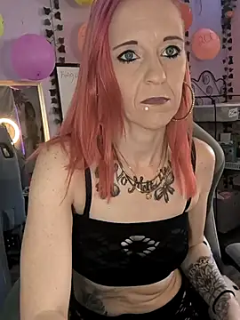 Snapshot of Purple2StayThnxx chatting on September 25, 2:16 pm Purple2StayThnxx online show from September 25, 2:16 pm