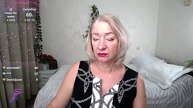 hunters woman online show from November 24, 12:01 am