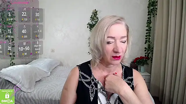 hunters woman online show from November 9, 2:02 pm