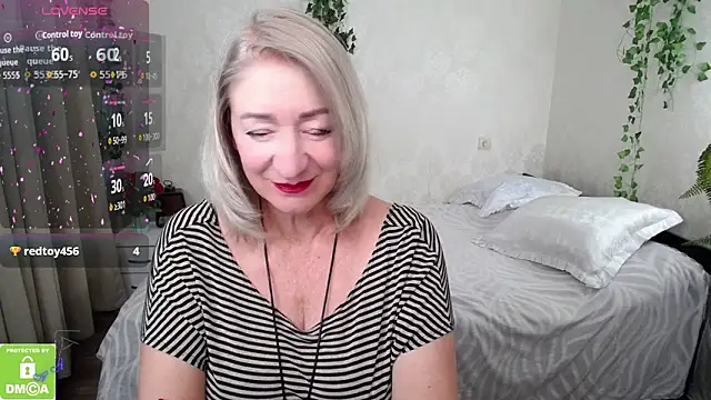 hunters woman online show from October 8, 2:10 pm