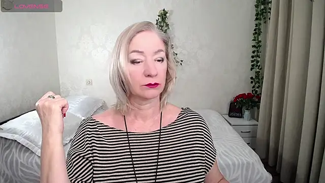 hunters woman online show from November 29, 10:36 pm